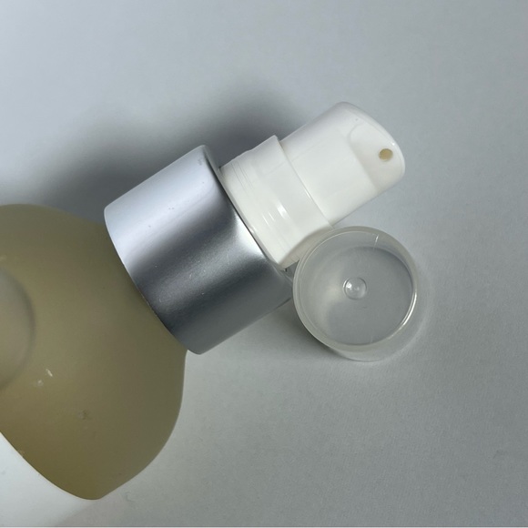 Kate Somerville Liquid ExfoliKate Triple Acid Resurfacing Treatment - Picture 2 of 6